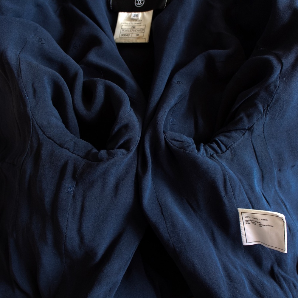 Iconic Chanel Vintage Spring 1995 Cropped Jacket - Picture 15 of 15